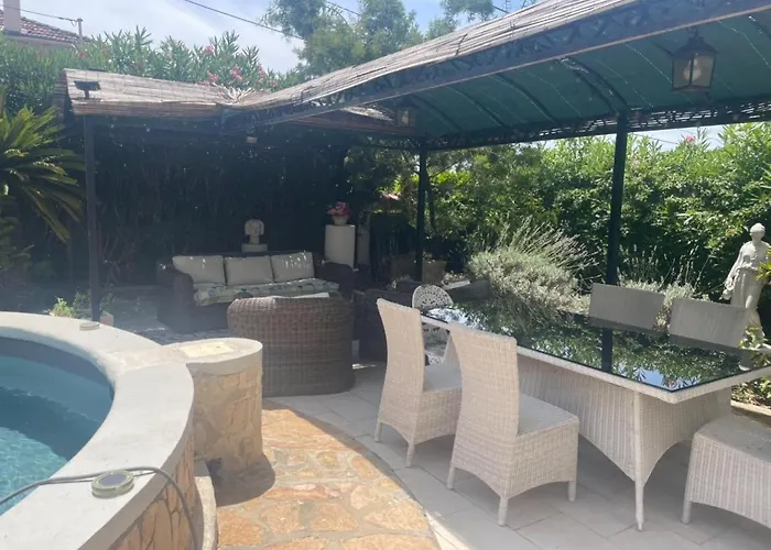 Bel Spacieux Et Lumineux Climatise De 120m2 Dans Avec Piscine 公寓 *