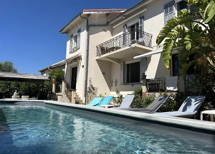 Bel Spacieux Et Lumineux Climatise De 120m2 Dans Avec Piscine 公寓