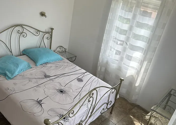 Bel Spacieux Et Lumineux Climatise De 120m2 Dans Avec Piscine 公寓