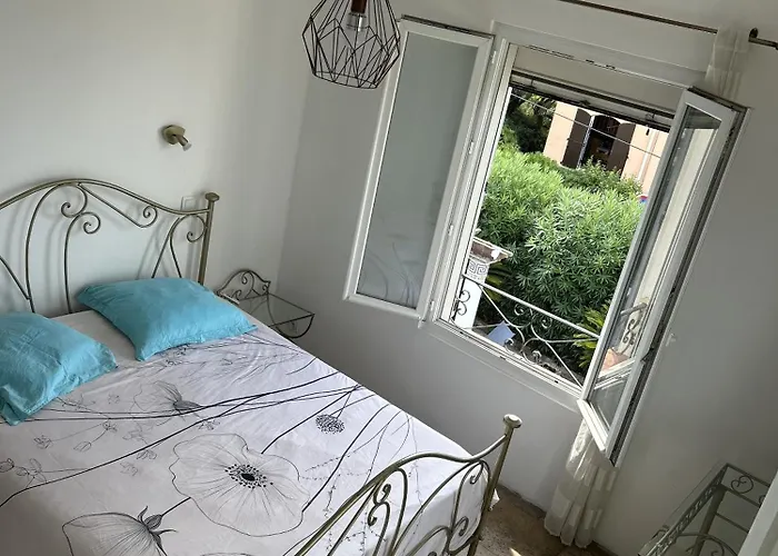 公寓 Bel Spacieux Et Lumineux Climatise De 120m2 Dans Avec Piscine 昂蒂布