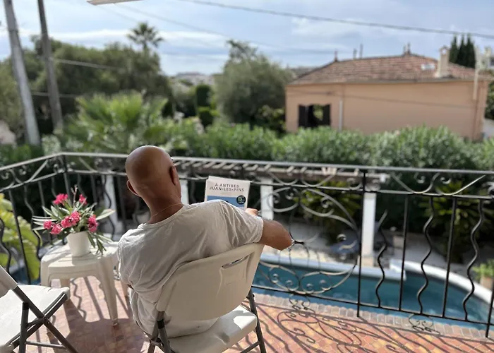 Bel Spacieux Et Lumineux Climatise De 120m2 Dans Avec Piscine *