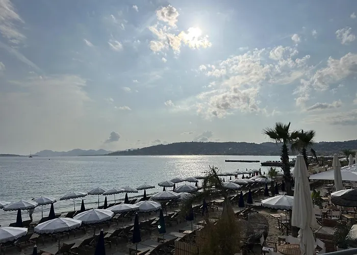 Bel Spacieux Et Lumineux Climatise De 120m2 Dans Avec Piscine 公寓 *