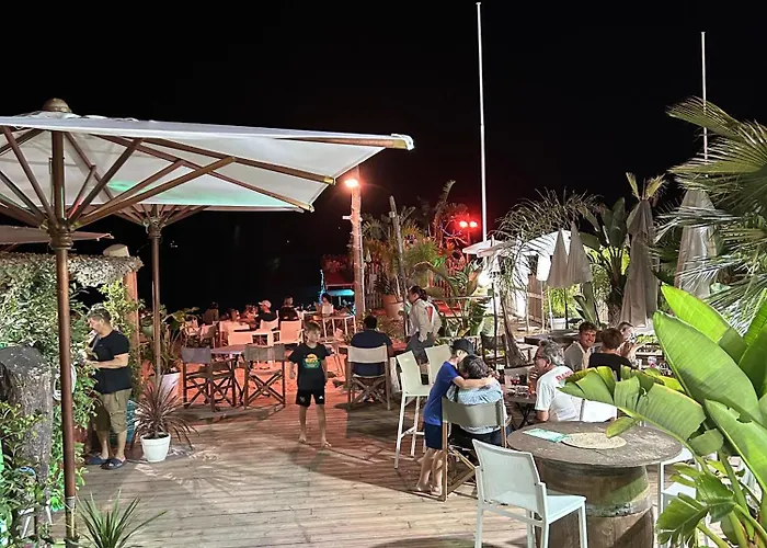 Bel Spacieux Et Lumineux Climatise De 120m2 Dans Avec Piscine 公寓