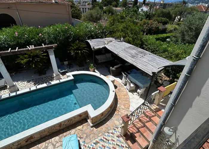 Bel Spacieux Et Lumineux Climatise De 120m2 Dans Avec Piscine 昂蒂布