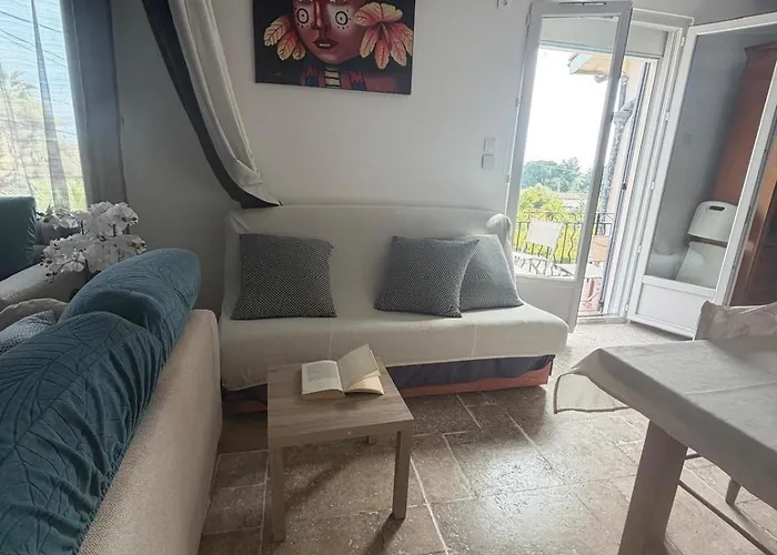 Bel Spacieux Et Lumineux Climatise De 120m2 Dans Avec Piscine *