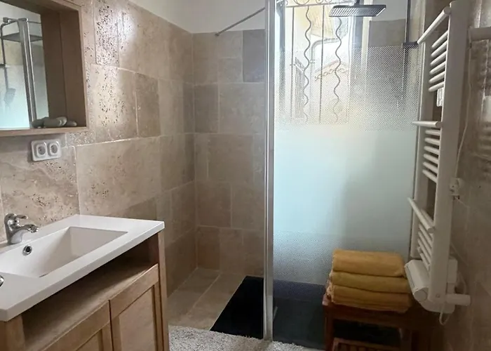 Bel Spacieux Et Lumineux Climatise De 120m2 Dans Avec Piscine 昂蒂布