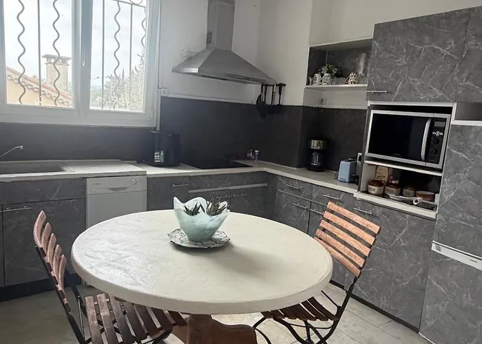 Bel Spacieux Et Lumineux Climatise De 120m2 Dans Avec Piscine 公寓 *