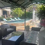 Апартаменты Bel Spacieux Et Lumineux Climatise De 120m2 Dans Avec Piscine Антиб
