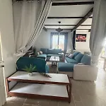 Bel Spacieux Et Lumineux Climatise De 120m2 Dans Avec Piscine Апартаменты Антиб