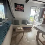 Bel Spacieux Et Lumineux Climatise De 120m2 Dans Avec Piscine *