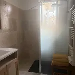 Bel Spacieux Et Lumineux Climatise De 120m2 Dans Avec Piscine Антиб