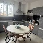 Bel Spacieux Et Lumineux Climatise De 120m2 Dans Avec Piscine Апартаменты *