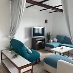 Bel Spacieux Et Lumineux Climatise De 120m2 Dans Avec Piscine אנטיב