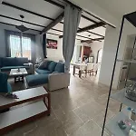 Bel Spacieux Et Lumineux Climatise De 120m2 Dans Avec Piscine דירה *