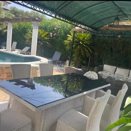 아파트 Bel Spacieux Et Lumineux Climatise De 120m2 Dans Avec Piscine 앙티브