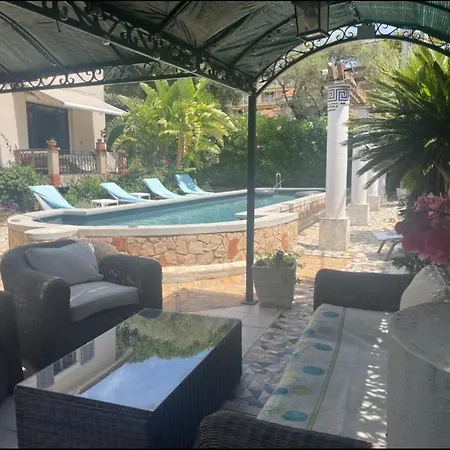 아파트 Bel Spacieux Et Lumineux Climatise De 120m2 Dans Avec Piscine 앙티브