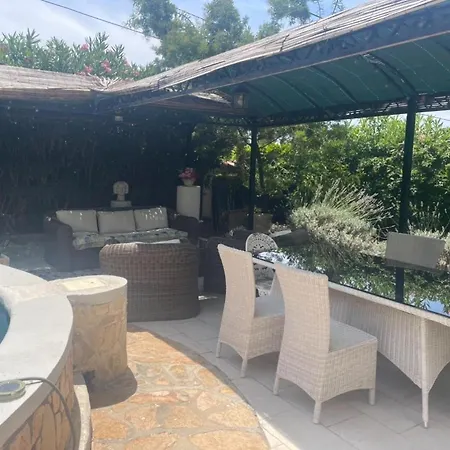 Bel Spacieux Et Lumineux Climatise De 120m2 Dans Avec Piscine 아파트 *