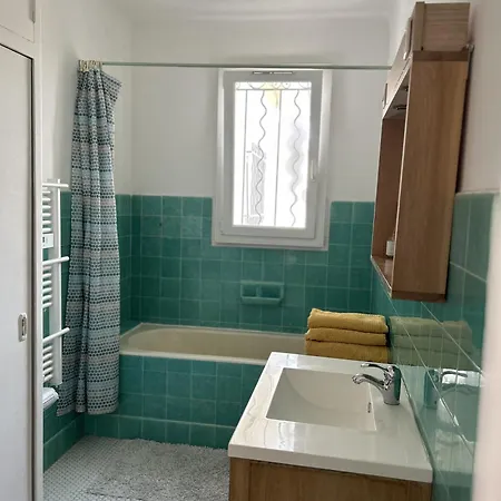 Bel Spacieux Et Lumineux Climatise De 120m2 Dans Avec Piscine *