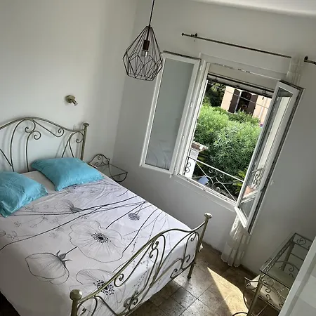 아파트 Bel Spacieux Et Lumineux Climatise De 120m2 Dans Avec Piscine 앙티브