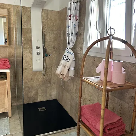 아파트 Bel Spacieux Et Lumineux Climatise De 120m2 Dans Avec Piscine