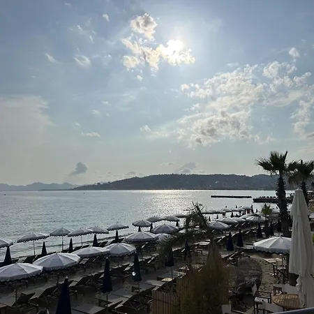 Bel Spacieux Et Lumineux Climatisé De 120m2 Dans Avec Piscine Appartement *