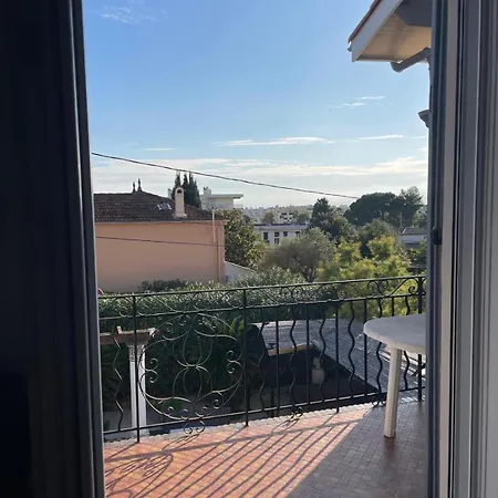 Bel Spacieux Et Lumineux Climatise De 120m2 Dans Avec Piscine 아파트 앙티브