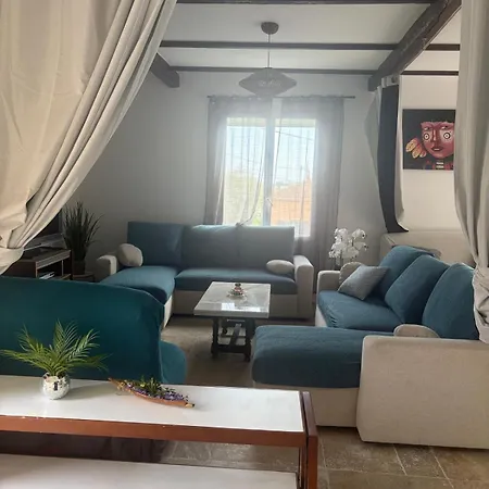 Bel Spacieux Et Lumineux Climatisé De 120m2 Dans Avec Piscine Apartamento