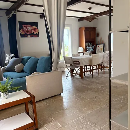 Bel Spacieux Et Lumineux Climatisé De 120m2 Dans Avec Piscine Apartamento