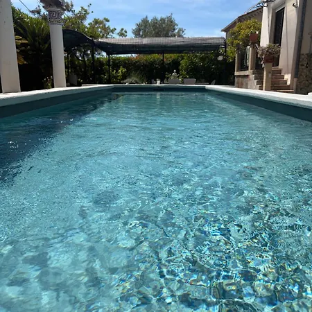 Bel Spacieux Et Lumineux Climatisé De 120m2 Dans Avec Piscine