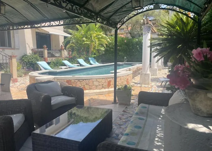 Apartment Bel Spacieux Et Lumineux Climatise De 120m2 Dans Avec Piscine Antibes