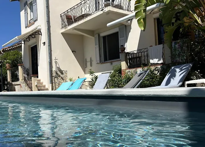 Bel Spacieux Et Lumineux Climatise De 120m2 Dans Avec Piscine Antibes