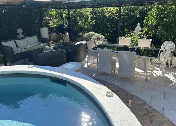 Bel Spacieux Et Lumineux Climatise De 120m2 Dans Avec Piscine Antibes