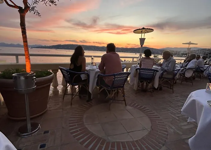 Bel Spacieux Et Lumineux Climatise De 120m2 Dans Avec Piscine Antibes