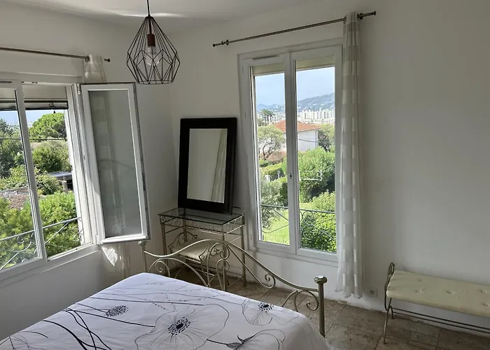 Appartement Bel Spacieux Et Lumineux Climatisé De 120m2 Dans Avec Piscine