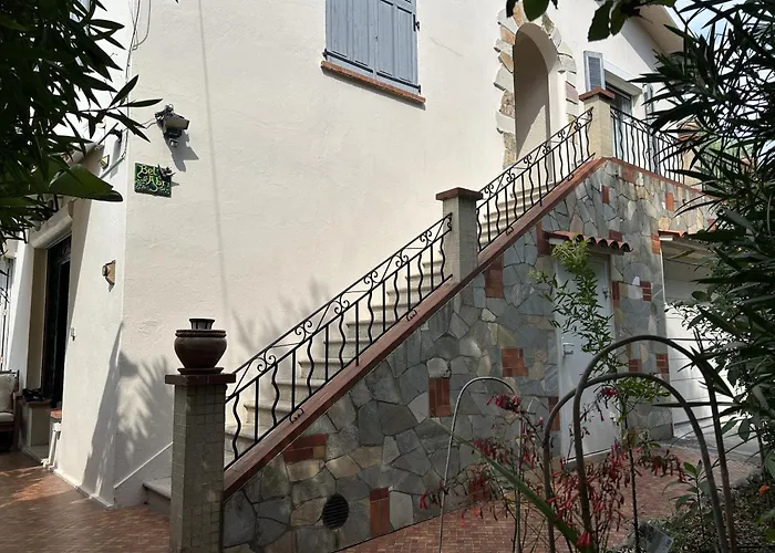 Bel Spacieux Et Lumineux Climatise De 120m2 Dans Avec Piscine Apartment