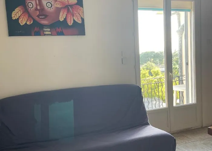 Bel Spacieux Et Lumineux Climatisé De 120m2 Dans Avec Piscine