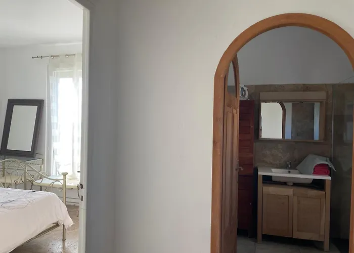 Bel Spacieux Et Lumineux Climatisé De 120m2 Dans Avec Piscine Antibes