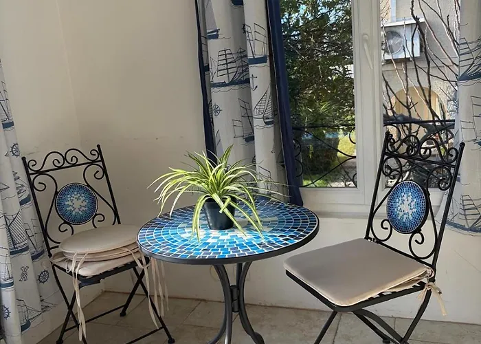 Appartement Bel Spacieux Et Lumineux Climatisé De 120m2 Dans Avec Piscine