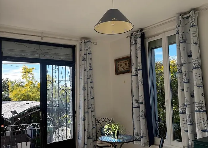 Bel Spacieux Et Lumineux Climatisé De 120m2 Dans Avec Piscine