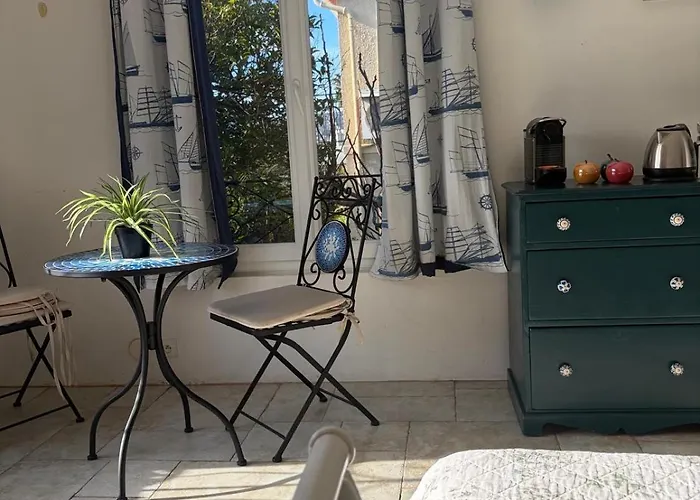 Bel Spacieux Et Lumineux Climatise De 120m2 Dans Avec Piscine *