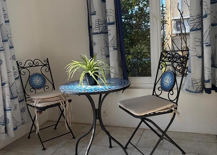 Bel Spacieux Et Lumineux Climatise De 120m2 Dans Avec Piscine