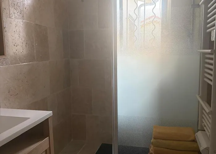 Bel Spacieux Et Lumineux Climatisé De 120m2 Dans Avec Piscine Antibes