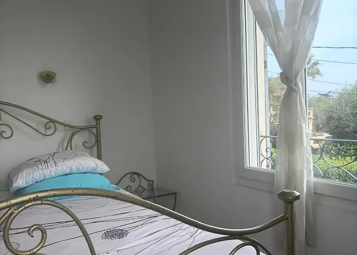 Bel Spacieux Et Lumineux Climatise De 120m2 Dans Avec Piscine *